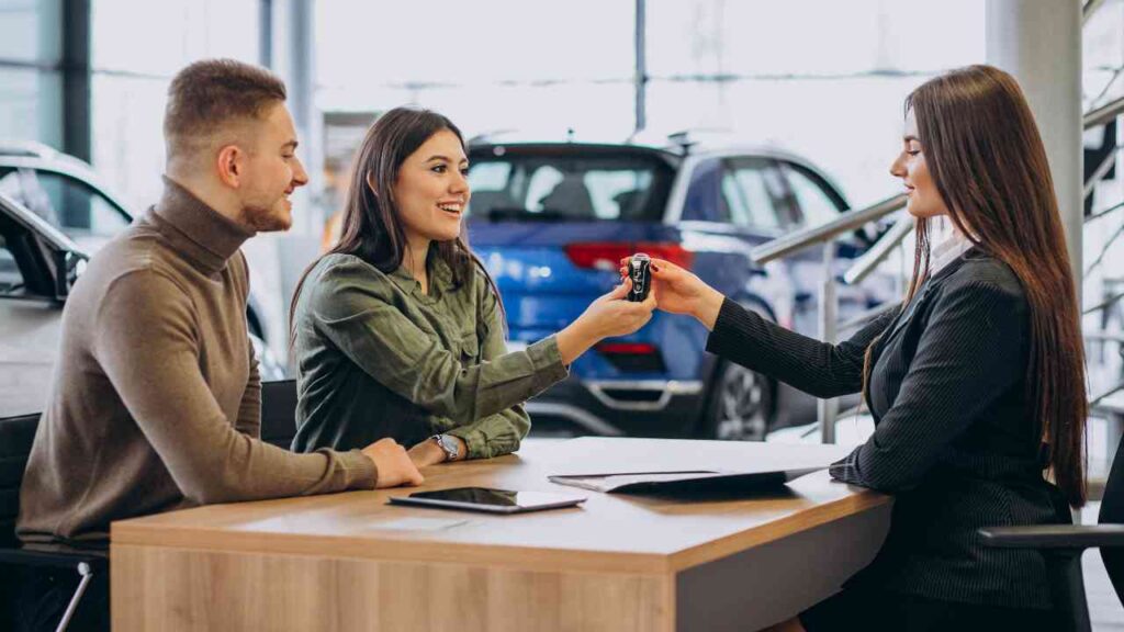 Cosa sapere prima di acquistare un'auto usata da un concessionario